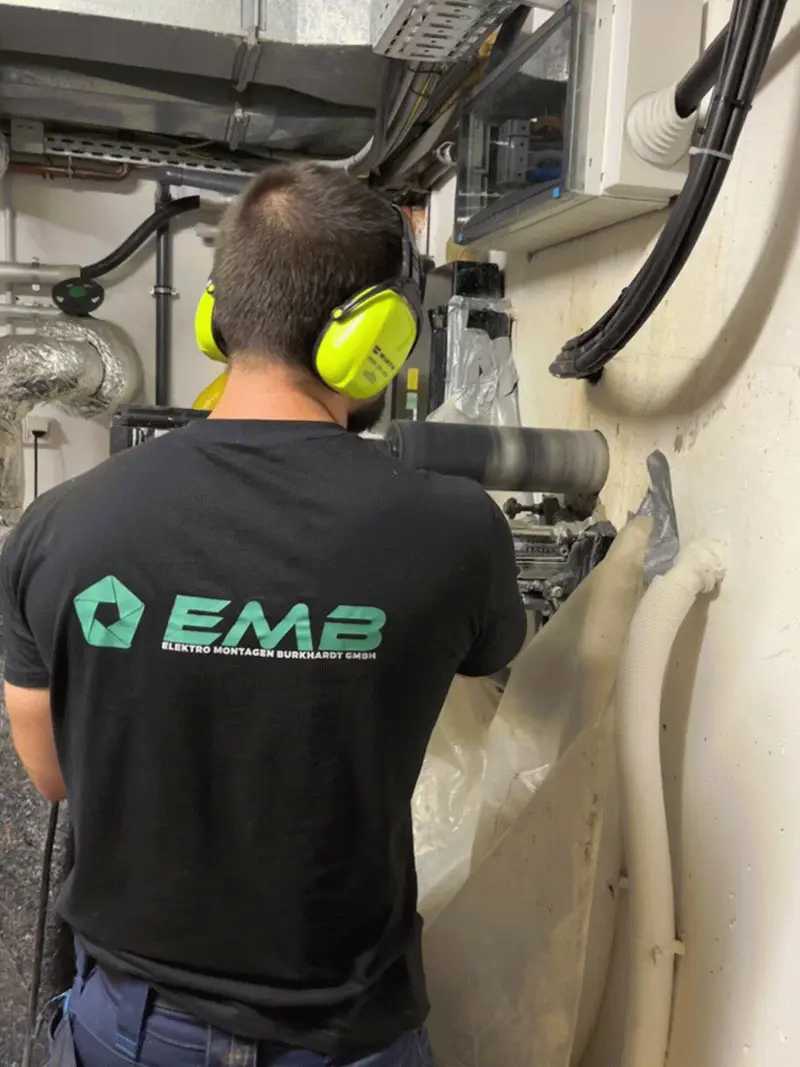 EMB Elektrofachkraft bei der Elektroinstallation – Neutraubling bei Regensburg